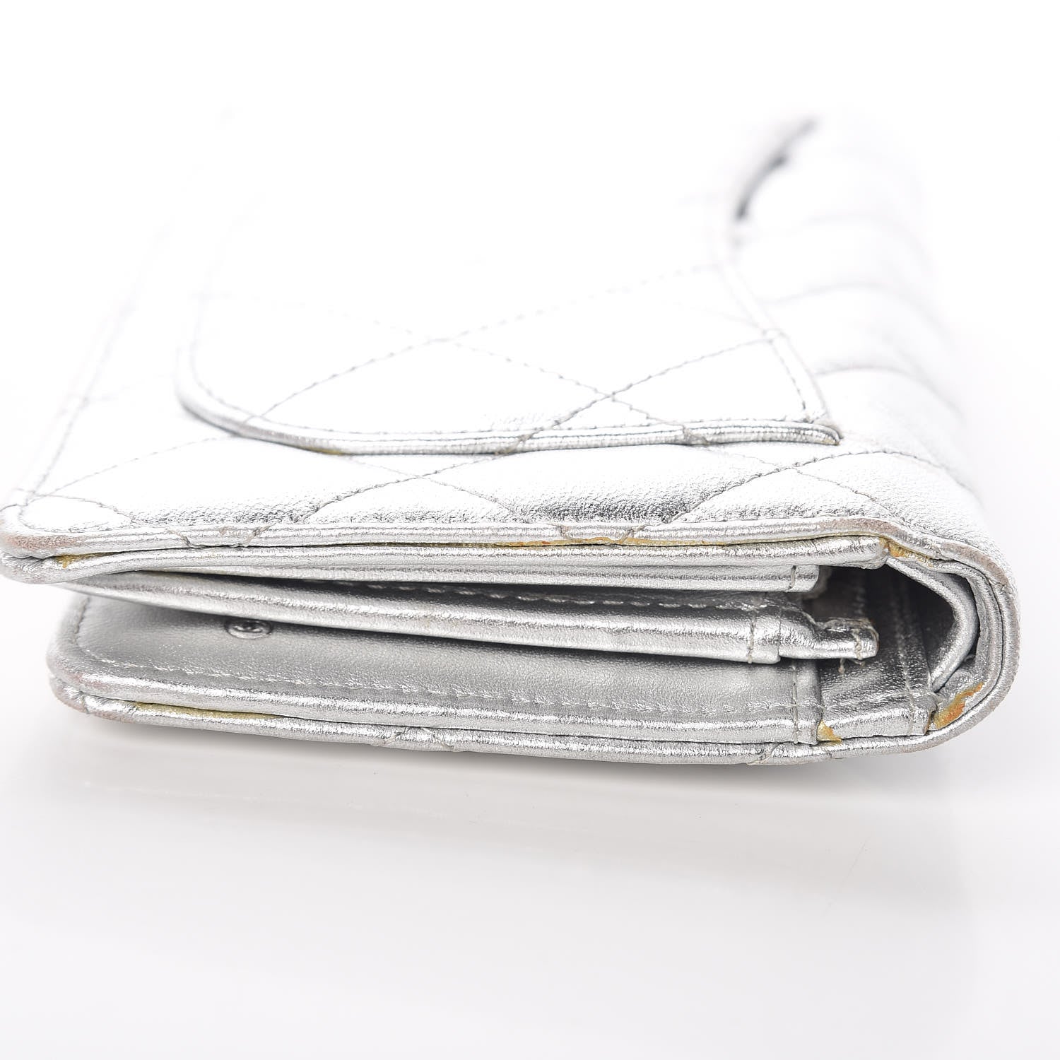 Chanel Metallic Lambskin Quilted Yen Wallet Silver 18 of 19