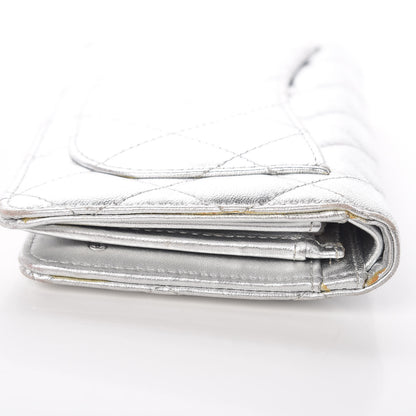 Chanel Metallic Lambskin Quilted Yen Wallet Silver 18 of 19