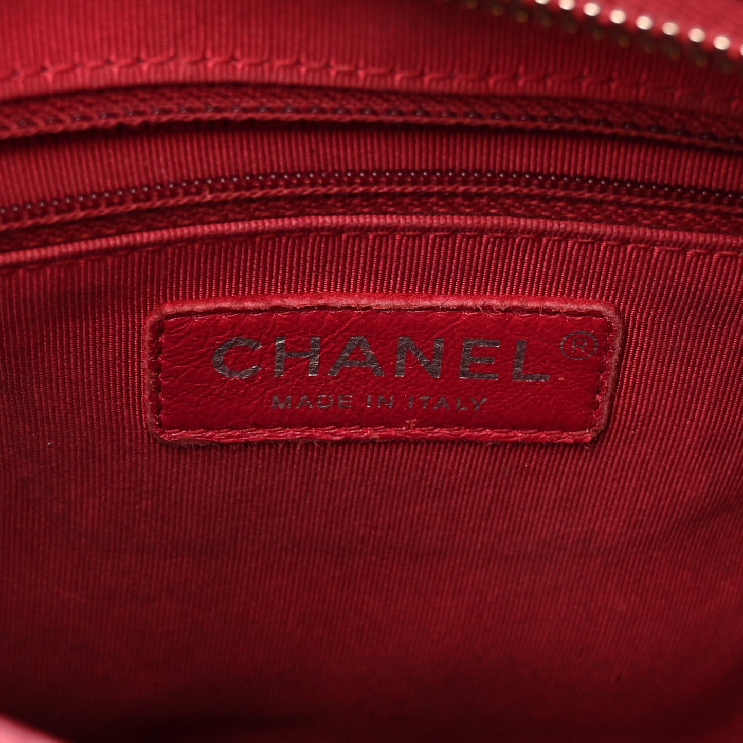 Aged Calfskin Chevron Quilted Medium Gabrielle Hobo Red