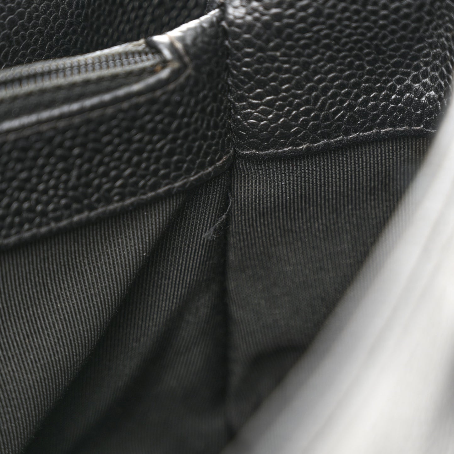 Caviar Quilted CC Shoulder Bag Black