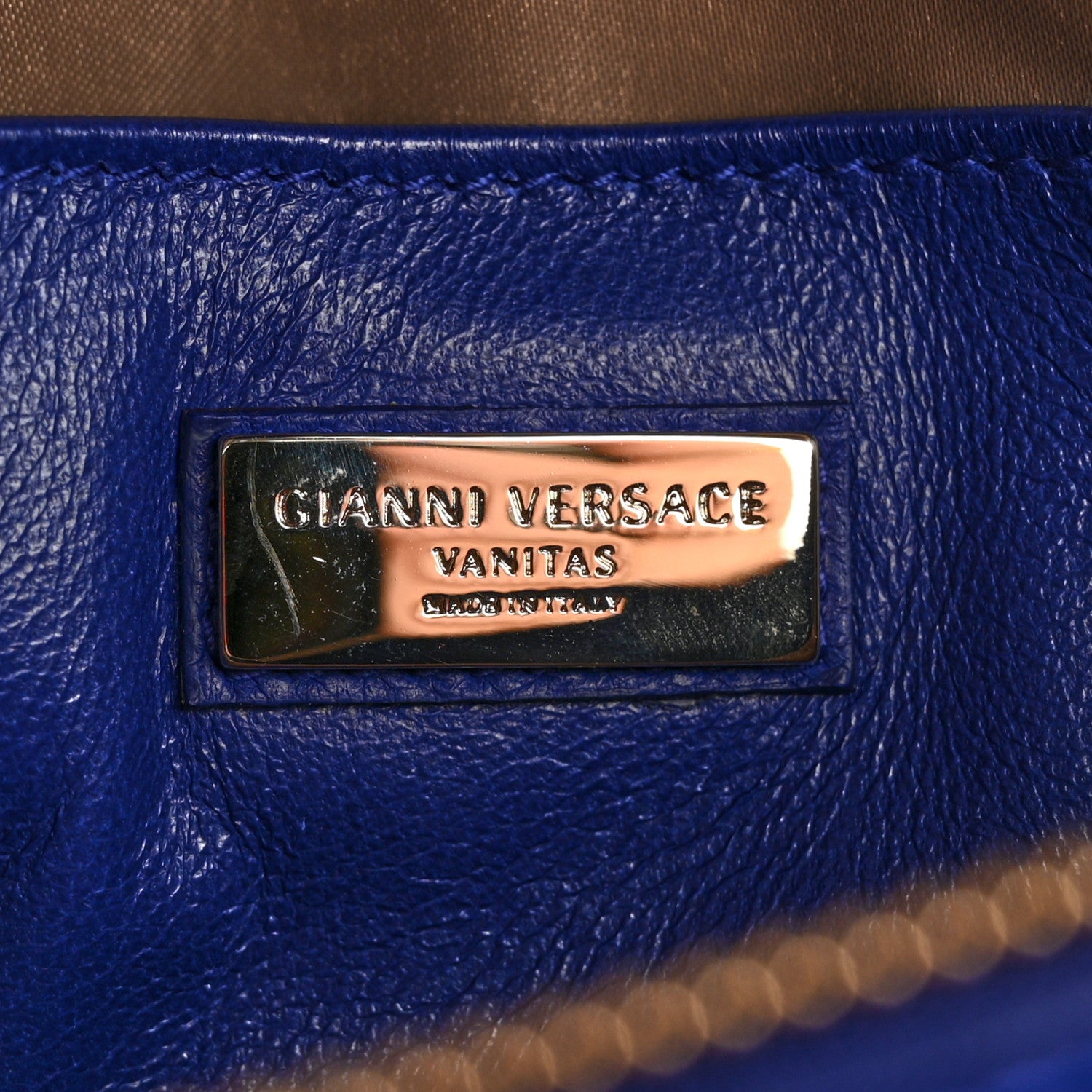 VERSACE ネイビーパーティーバッグ Versace Patent Barocco Quilted Vanitas Chain Pouch Poison Blue