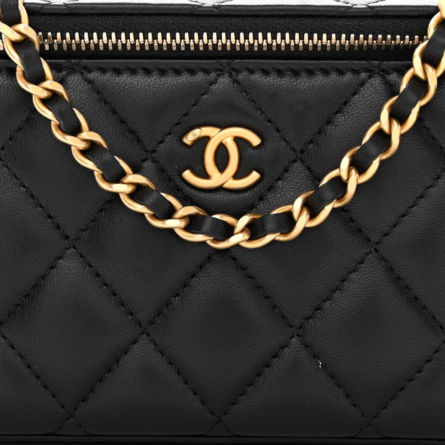 Lambskin Quilted Pearl Crush Small Vanity Case With Chain Black