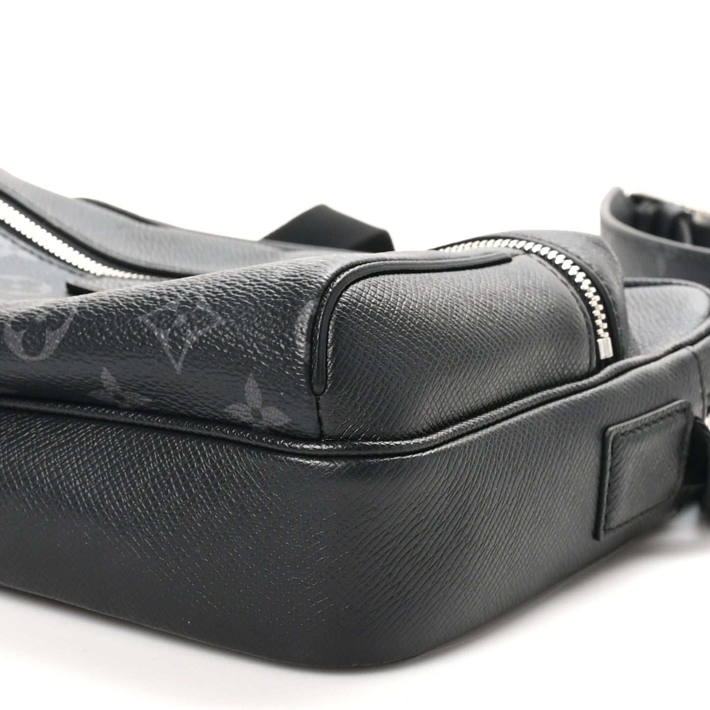 Taiga Monogram Eclipse Outdoor Messenger Black