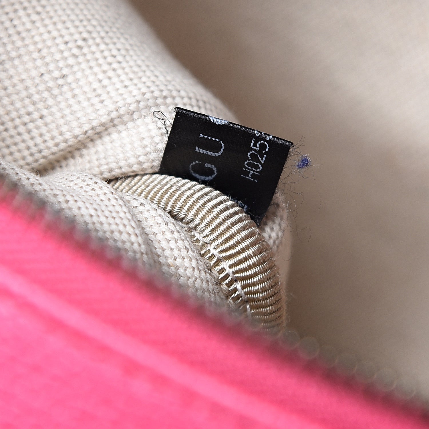 Gucci Grained Calfskin Logo Belt Bag Pink 7 of 10