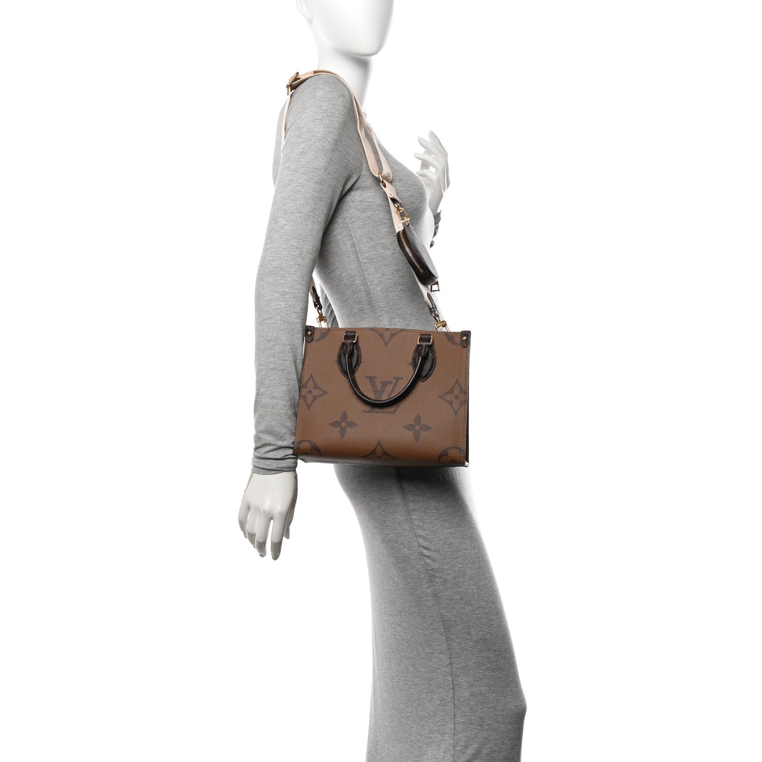 Louis Vuitton Reverse Monogram Giant Onthego PM 2 of 11