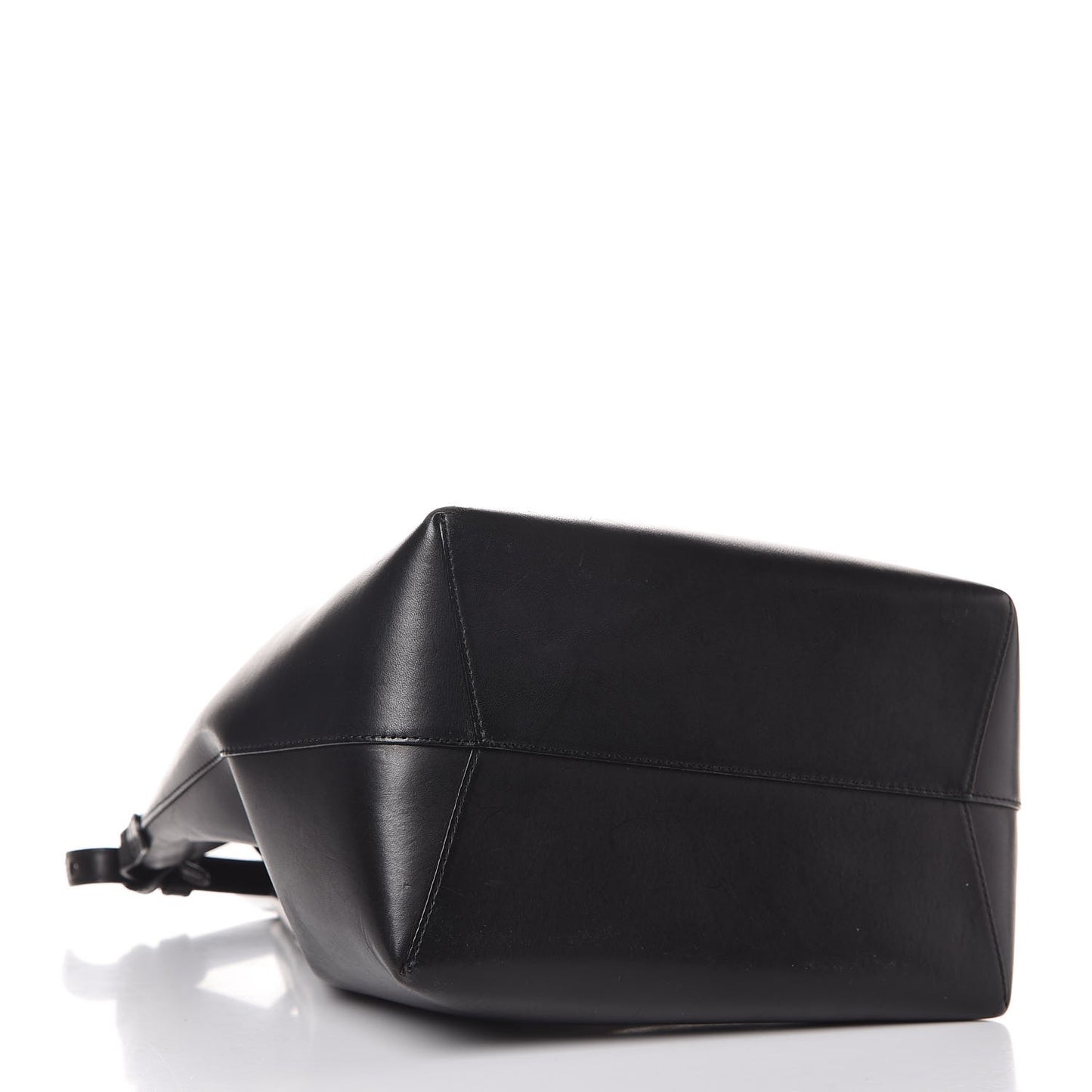 Vegetable Tanned Calfskin Bucket Bag Black Flamma
