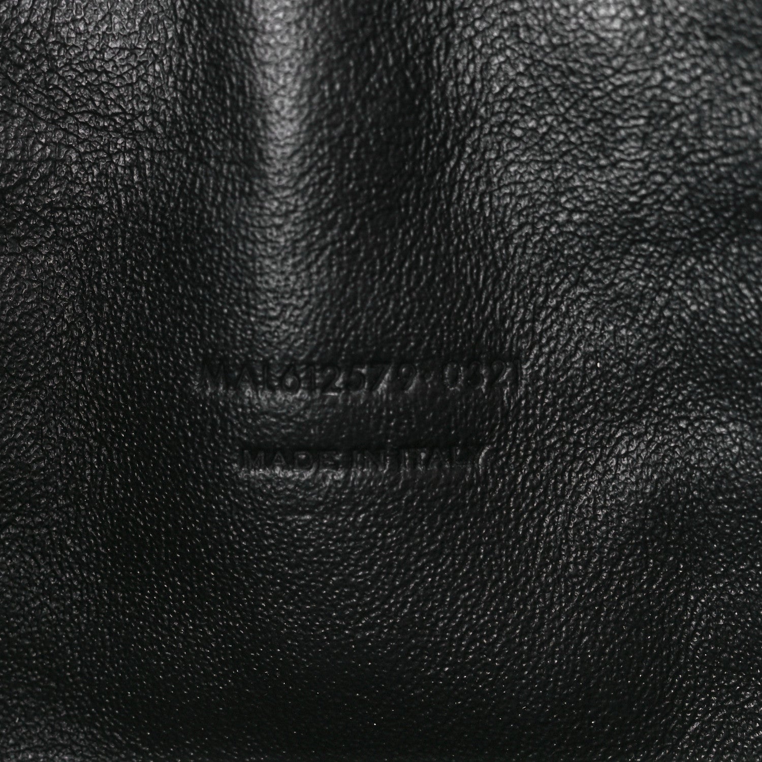 Saint Laurent Grain De Poudre Matelasse Monochrome Monogram Mini Lou Camera Bag Black 7 of 10