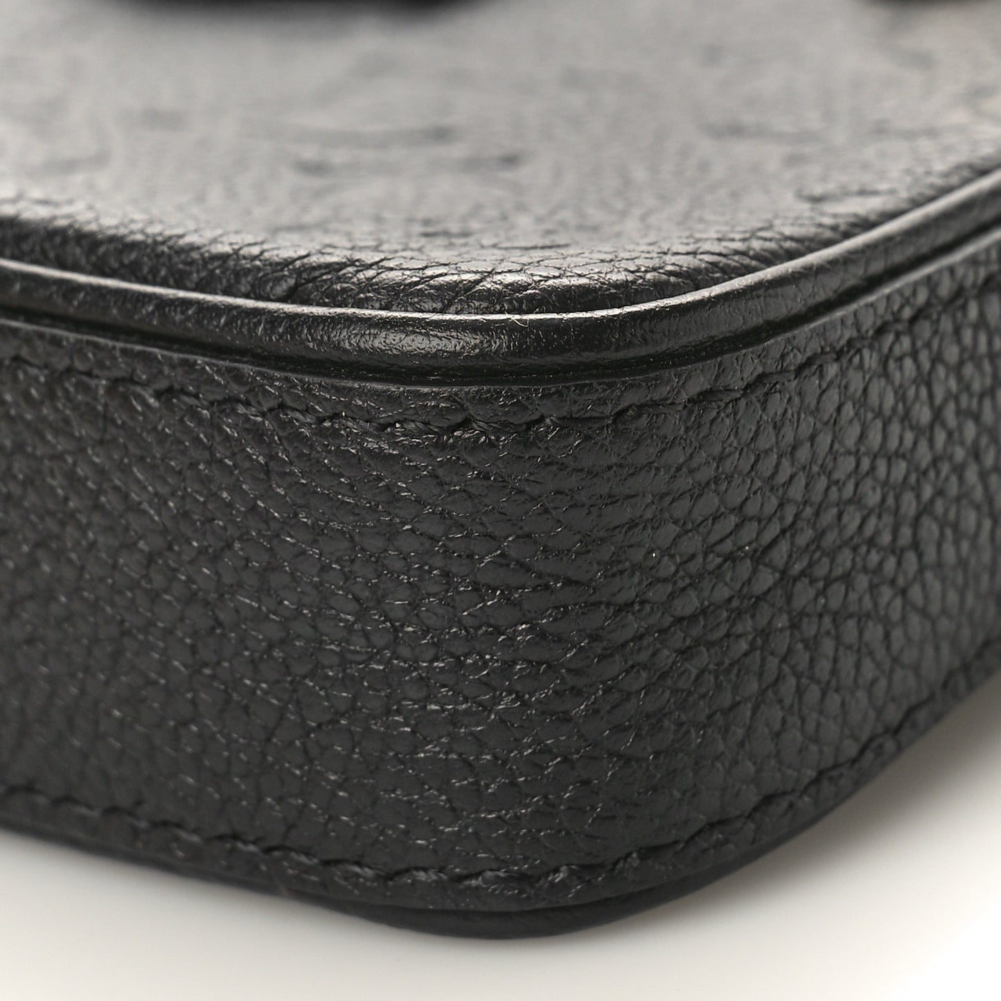 Empreinte Easy Pouch On Strap Black