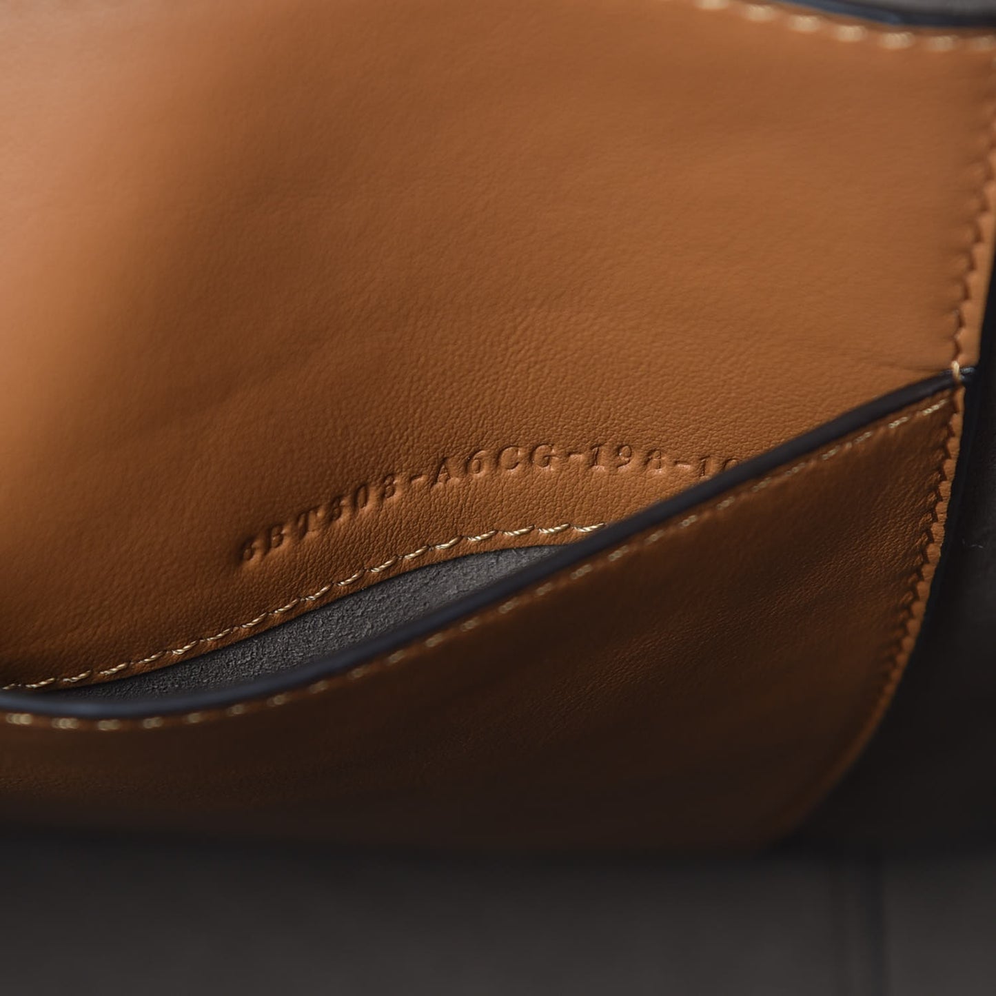 Vitello Grace Suede Flip Tote Nocciola Marrone