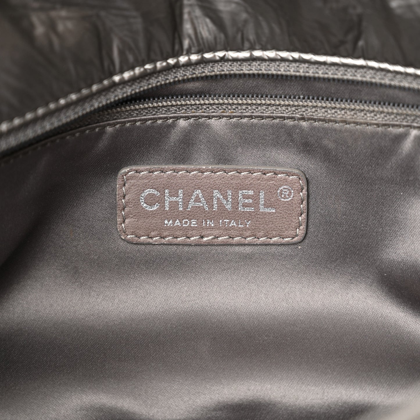 Vinyl Small Graphic Edge Flap Silver