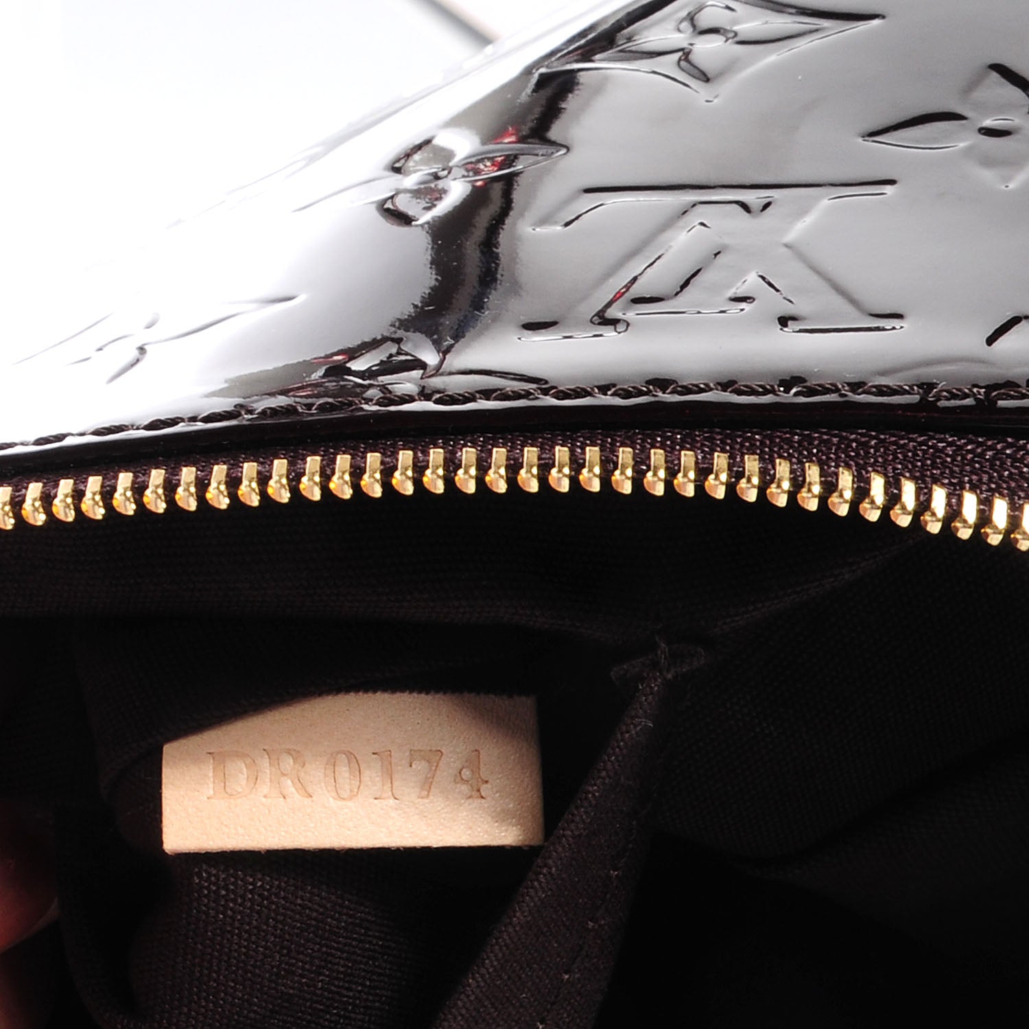 Louis Vuitton Vernis Pochette Accessories NM Amarante 7 of 7