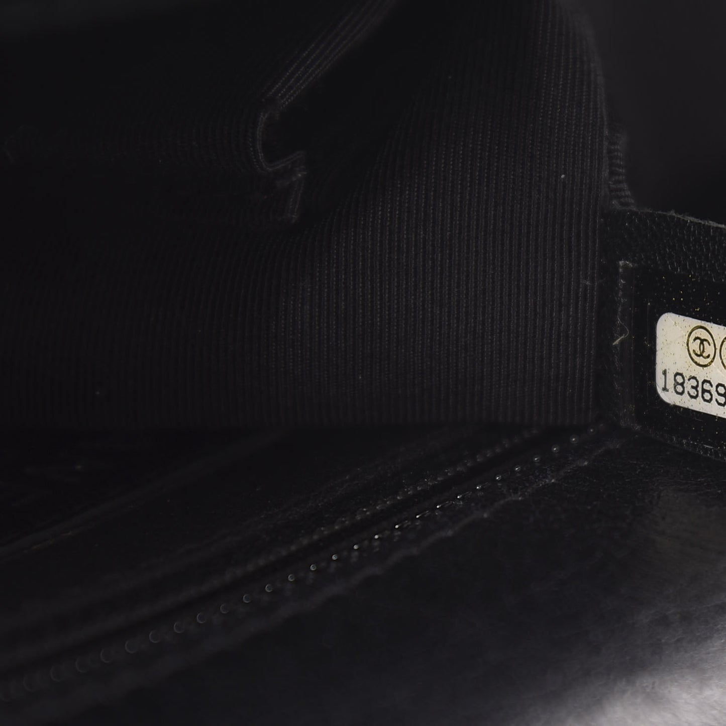 Calfskin Embossed Stitch Large Boy Flap Black