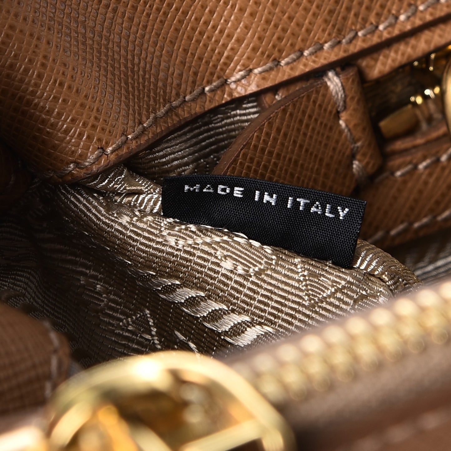Saffiano Medium Galleria Double Zip Tote Caramel