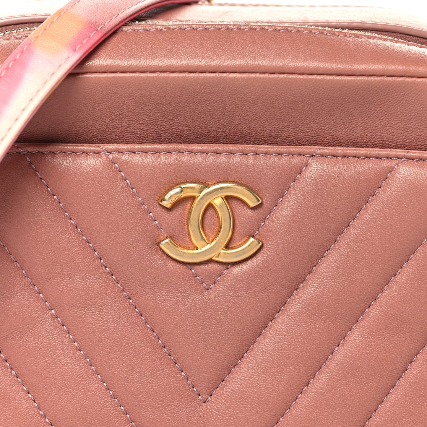 Lambskin Chevron Quilted Chain Around Camera Case Pink