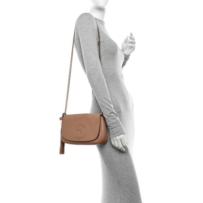 Gucci Pebbled Calfskin Medium Soho Flap Crossbody Camelia 2 of 10