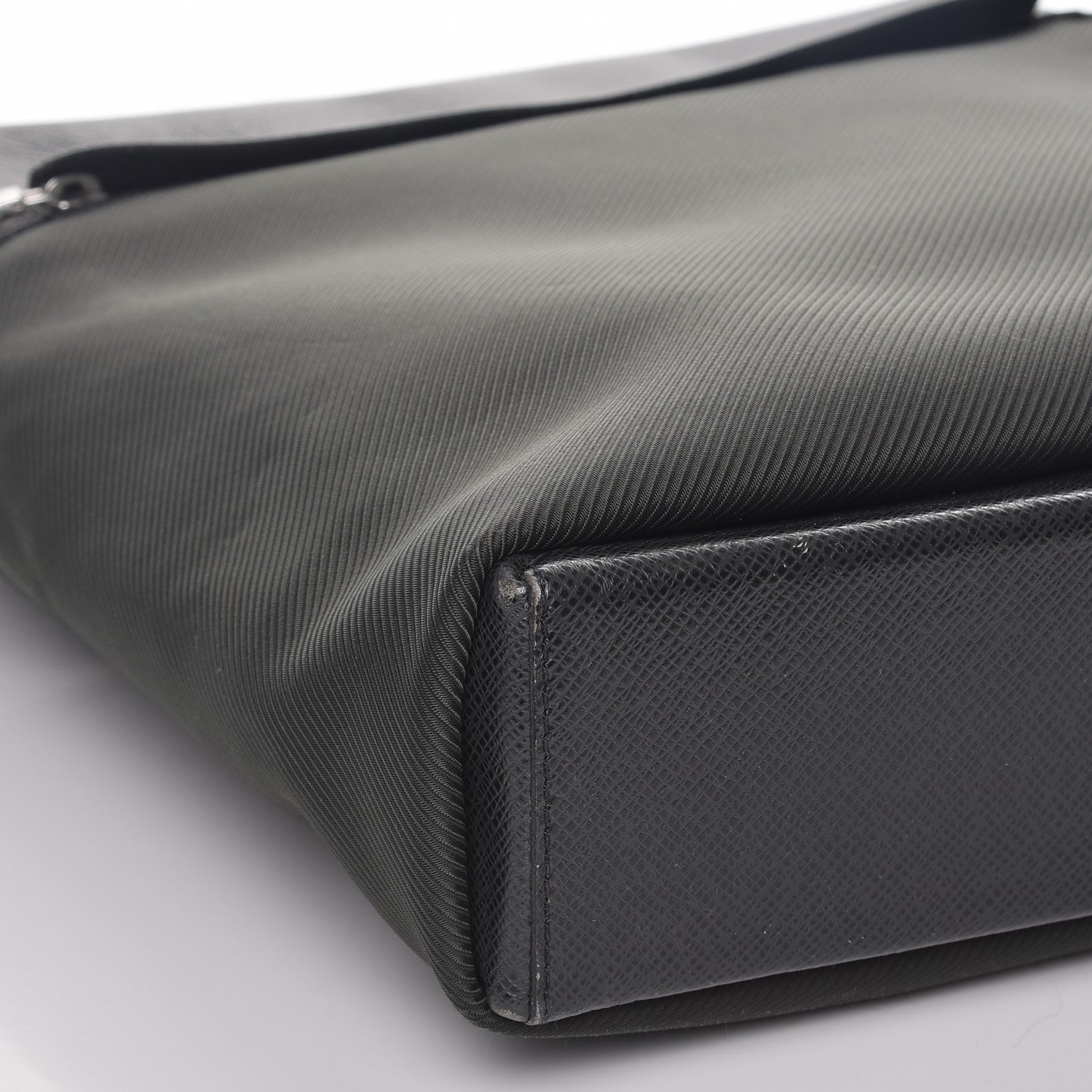 Louis Vuitton Taiga Sayan Epicea 8 of 8
