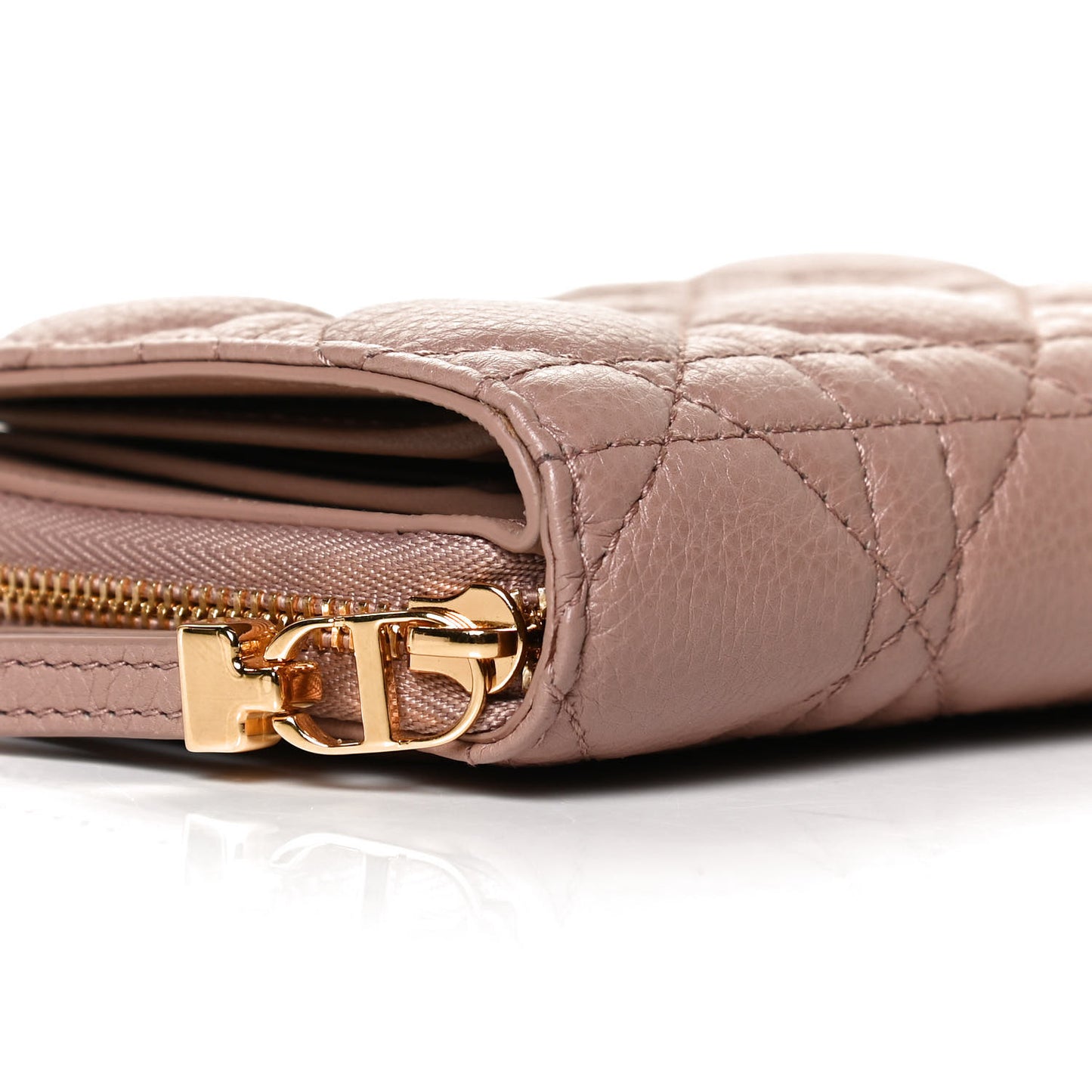 Grained Calfskin Supple Cannage Caro Scarlet Zipped Wallet