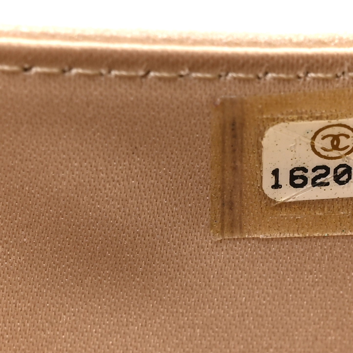 Lambskin Camellia Embossed L-Zip Pocket Wallet Pink