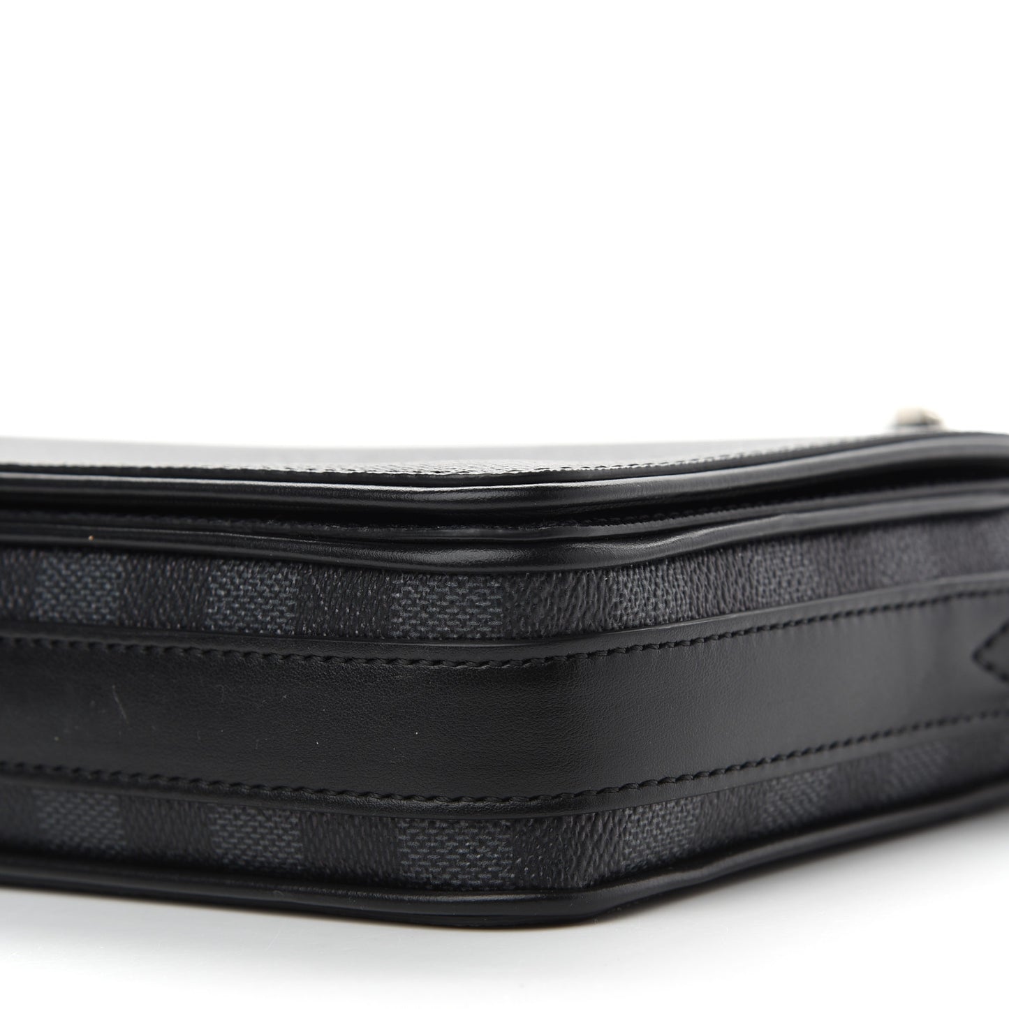Damier Graphite 3D Studio Messenger