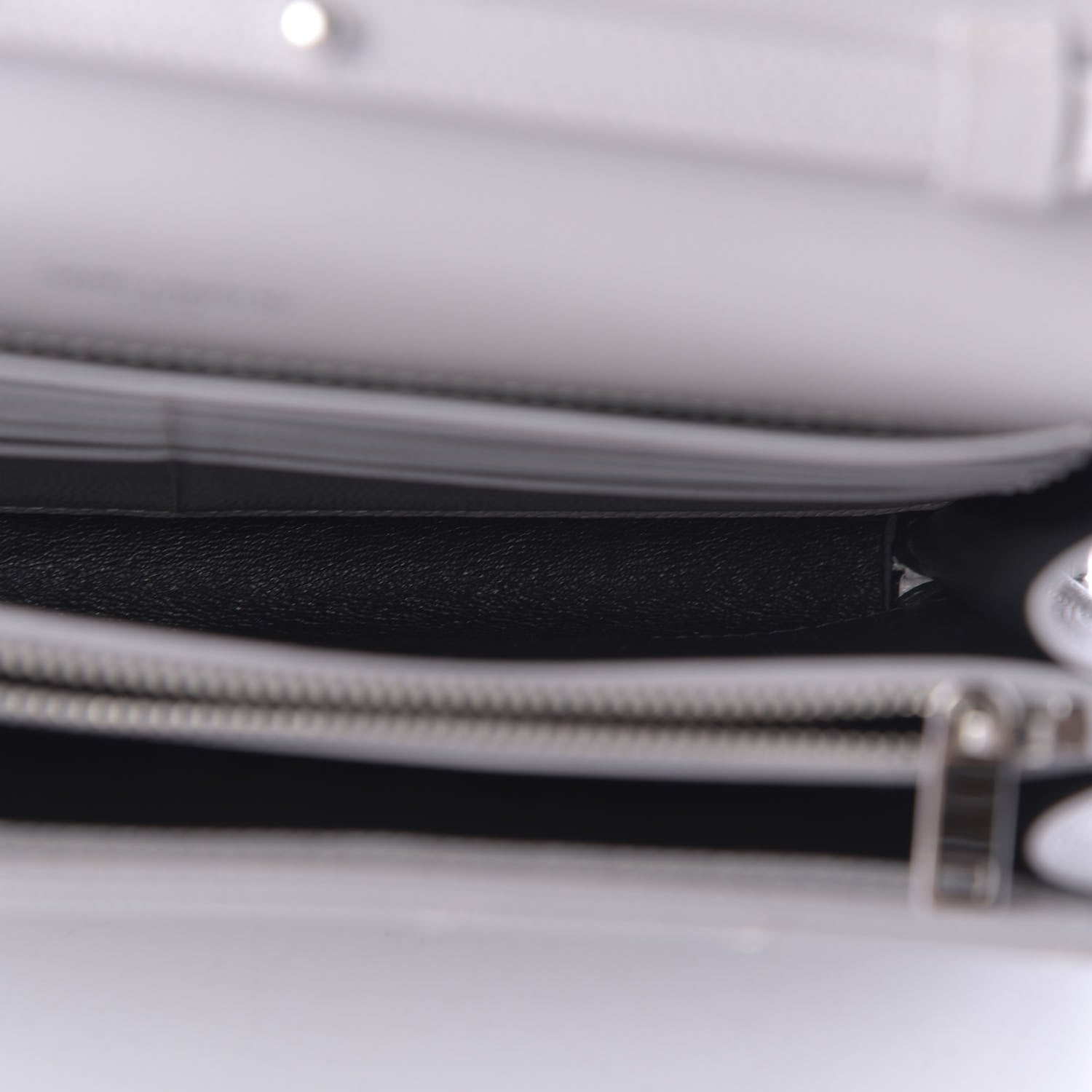 Saint Laurent Grain De Poudre Matelasse Chevron Monogram Chain Wallet Light Grey 5 of 9