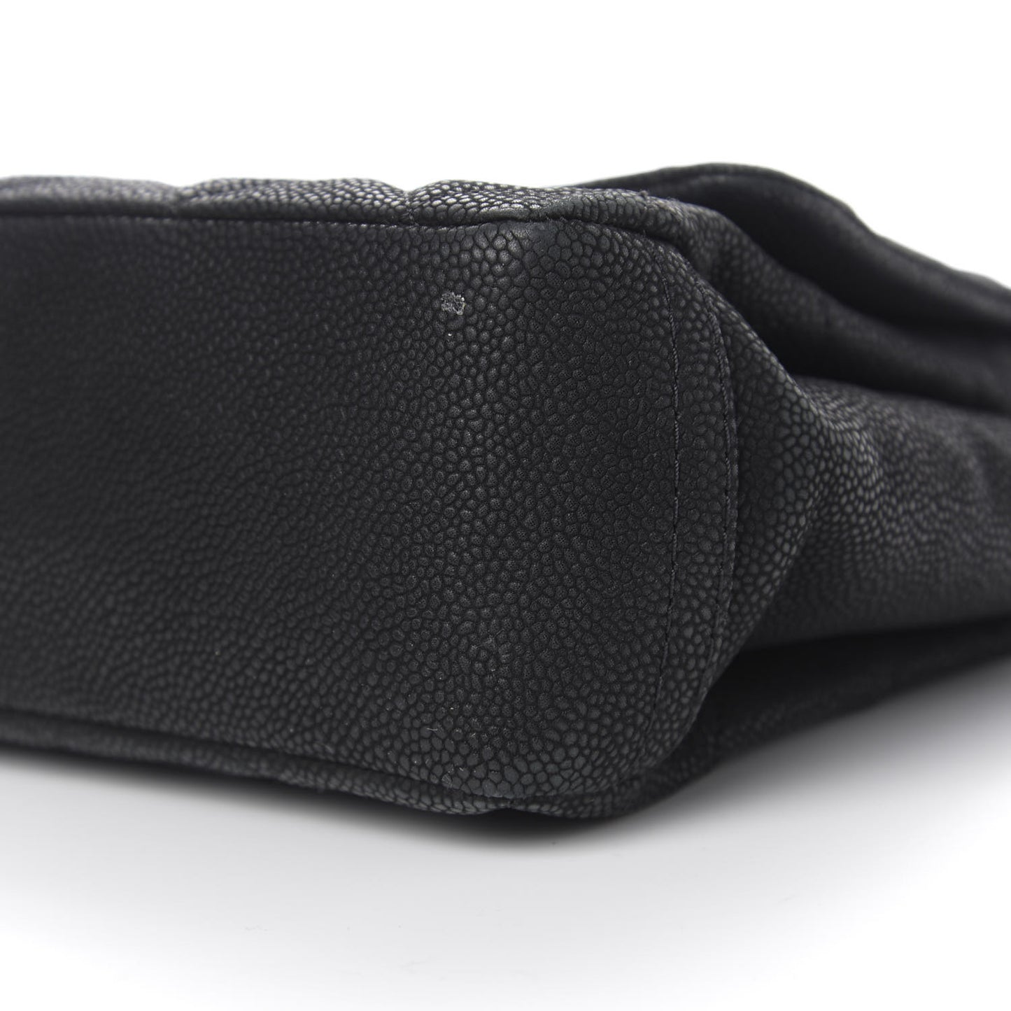 Iridescent Caviar Quilted Medium Lady Pearly Flap Black