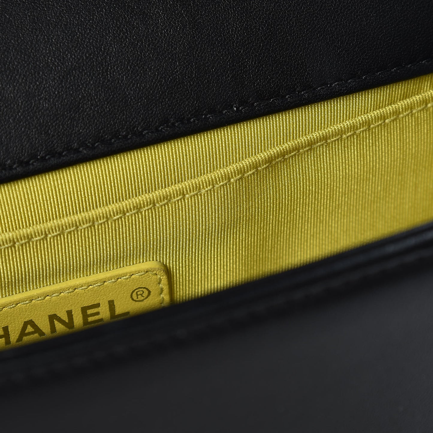 Lambskin Tweed Woven Medium Chevron Boy Flap Black