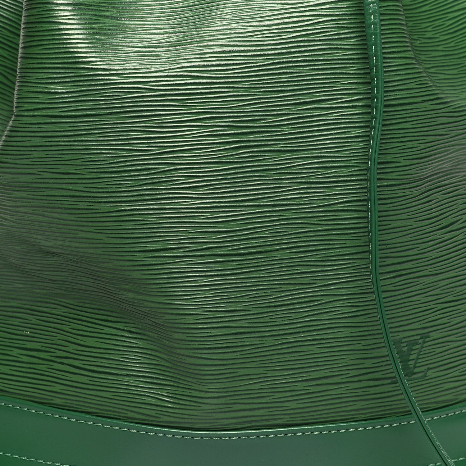 Louis Vuitton Epi Noe Borneo 7 of 14