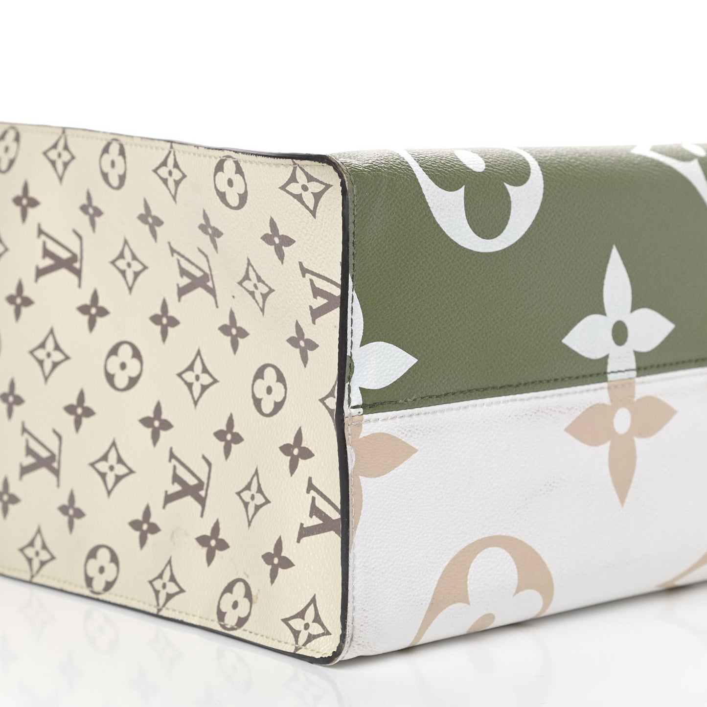 Monogram Giant Onthego GM Kaki Beige