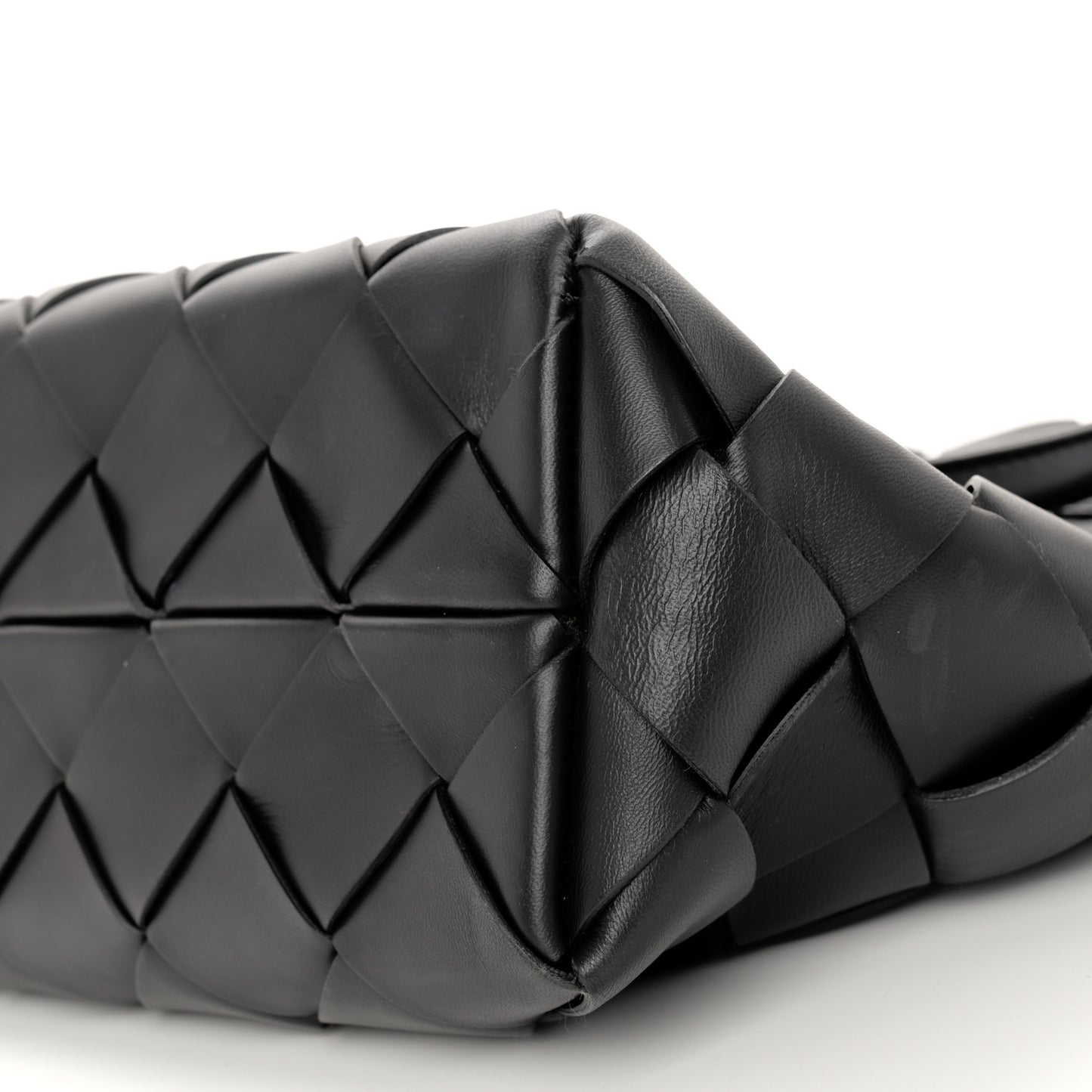 BOTTEGA VENETA Nappa Maxi Cabat 30 Black