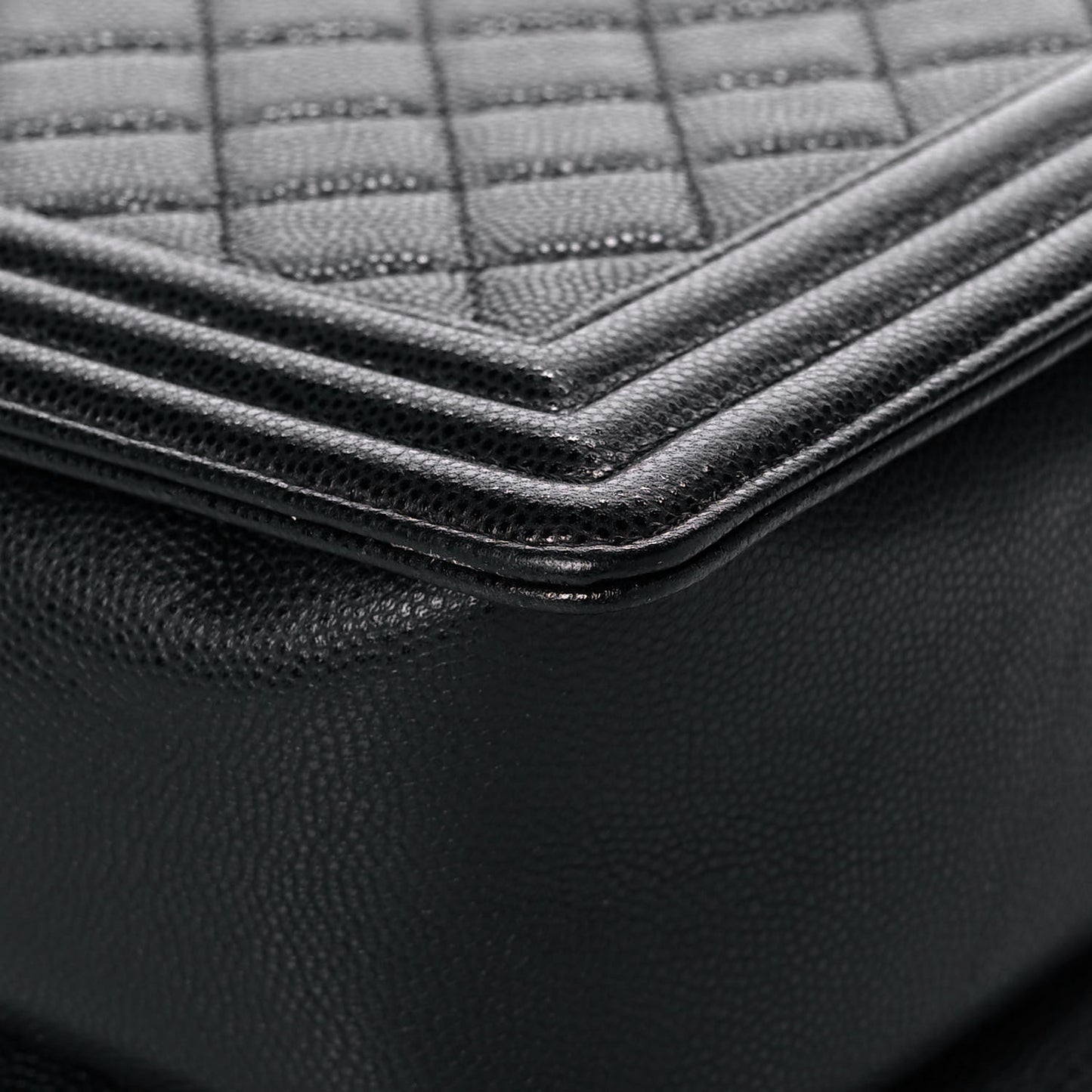 Caviar Quilted New Medium Boy Flap Black