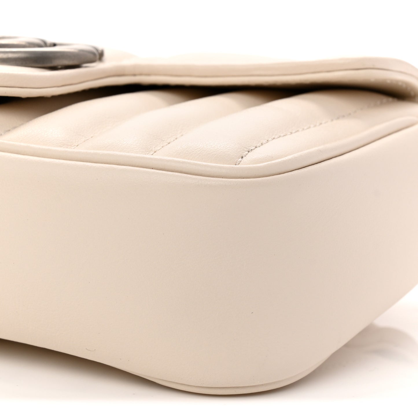 Calfskin Matelasse Aria Super Mini GG Marmont Shoulder Bag Mystic White