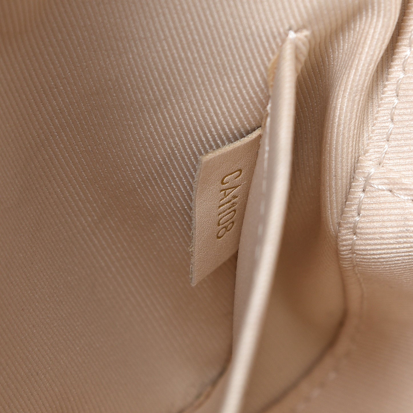 Monogram Saintonge Creme