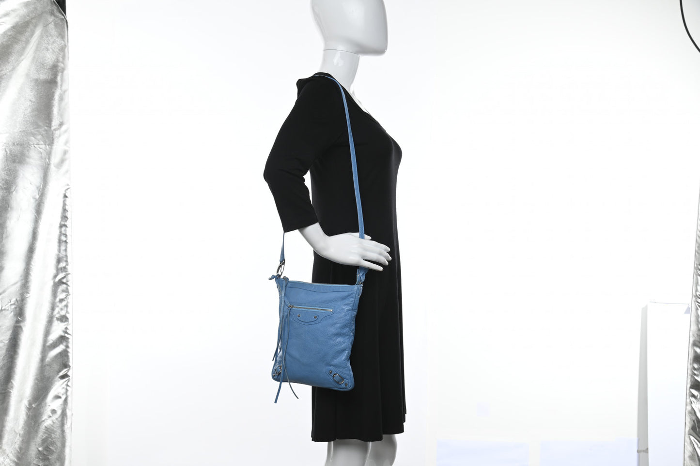 Agneau Classic Hardware Flat Crossbody Bleu Azur Clair