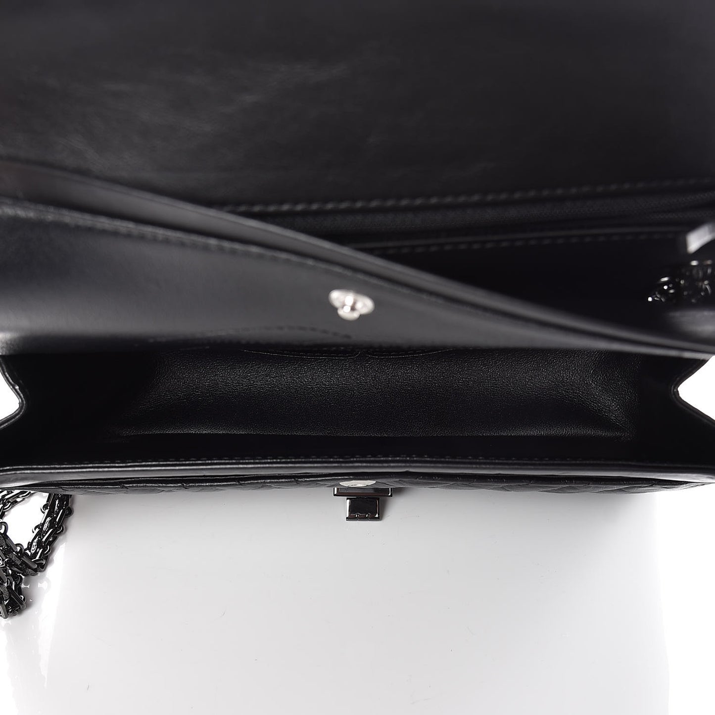 Aged Calfskin Chevron Quilted 2.55 Reissue 225 Flap So Black