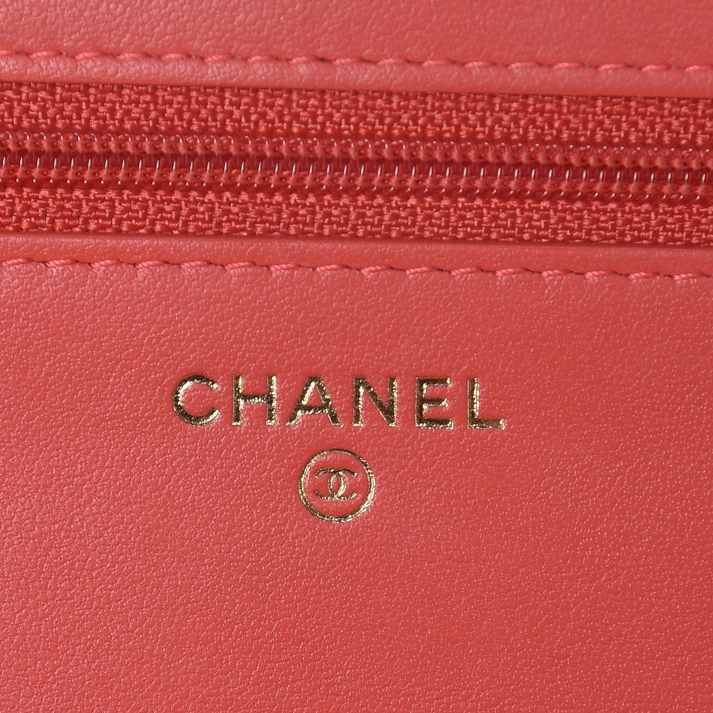 Caviar Quilted CC Filigree Wallet On Chain WOC Red