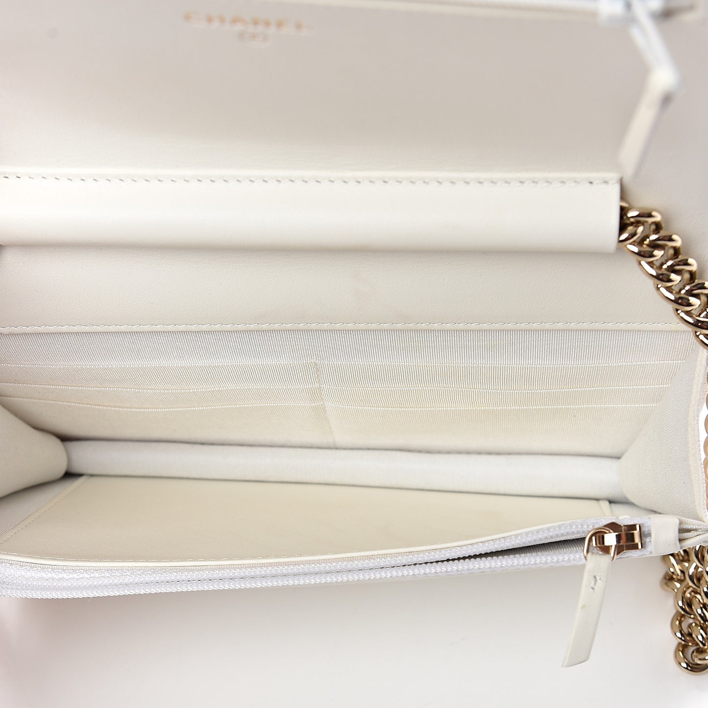 Caviar Quilted Boy Wallet On Chain WOC White