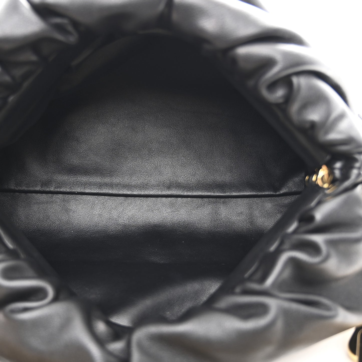 Calfskin The Pouch Chain Black