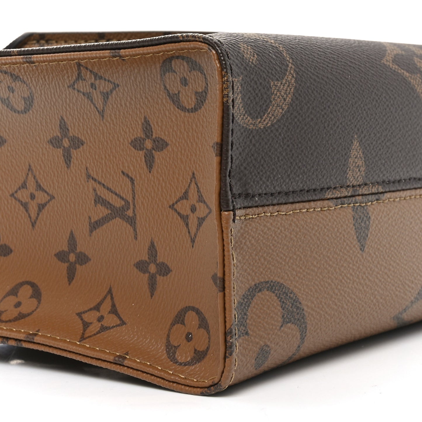 Reverse Monogram Giant Onthego PM