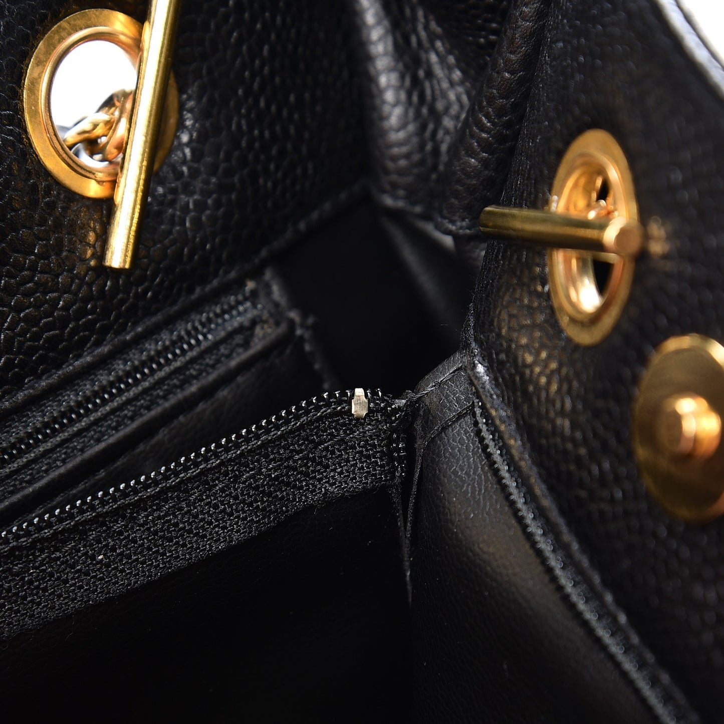 Caviar CC Shoulder Bag Black