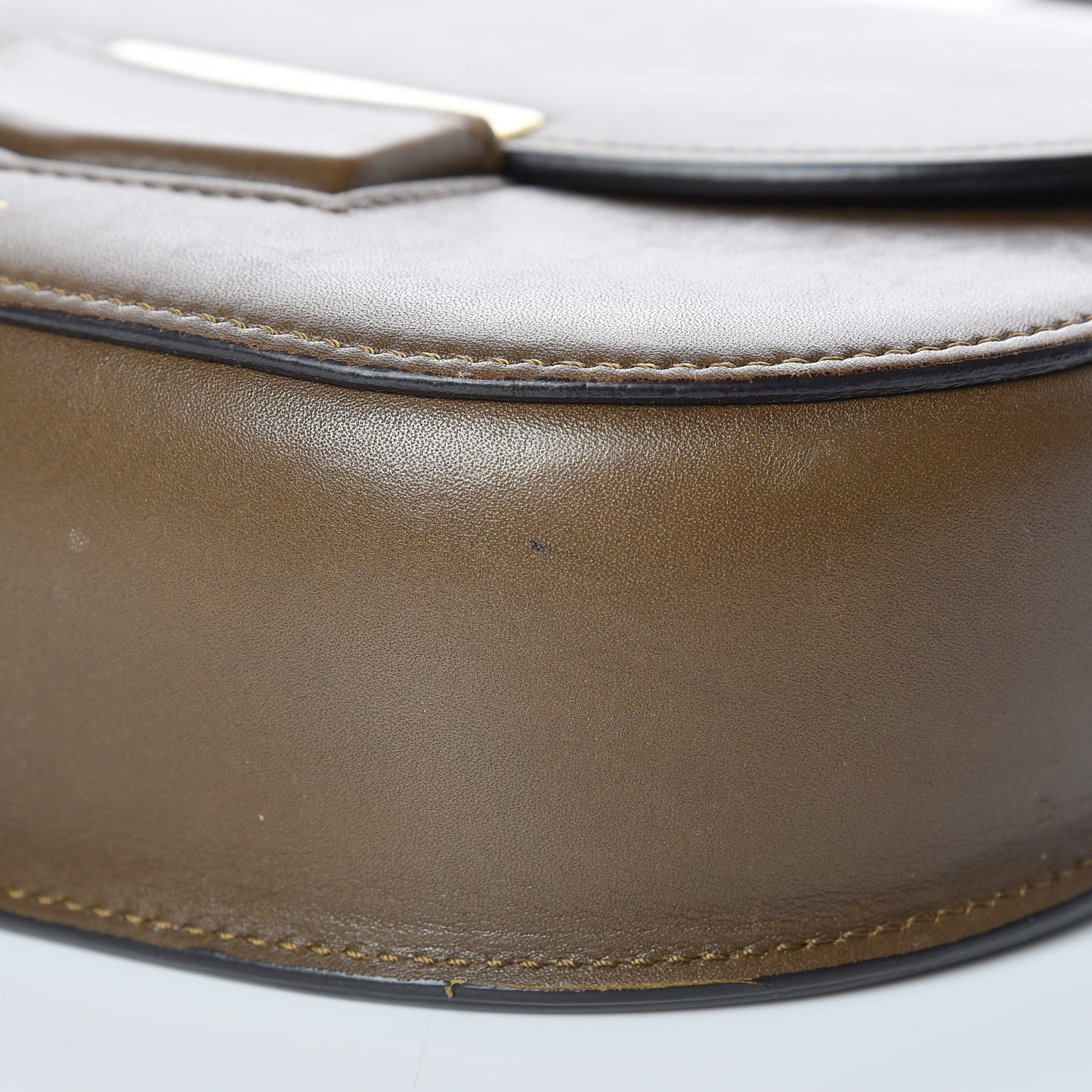 Natural Calfskin Small Trotteur Chestnut