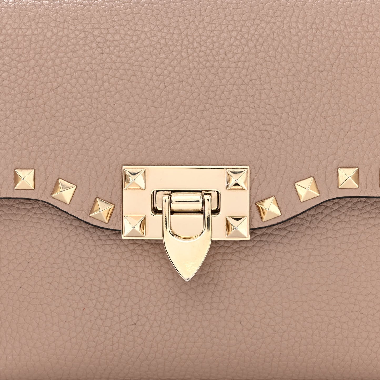 Pebbled Calfskin Medium Rockstud Flip Lock Crossbody Bag Poudre