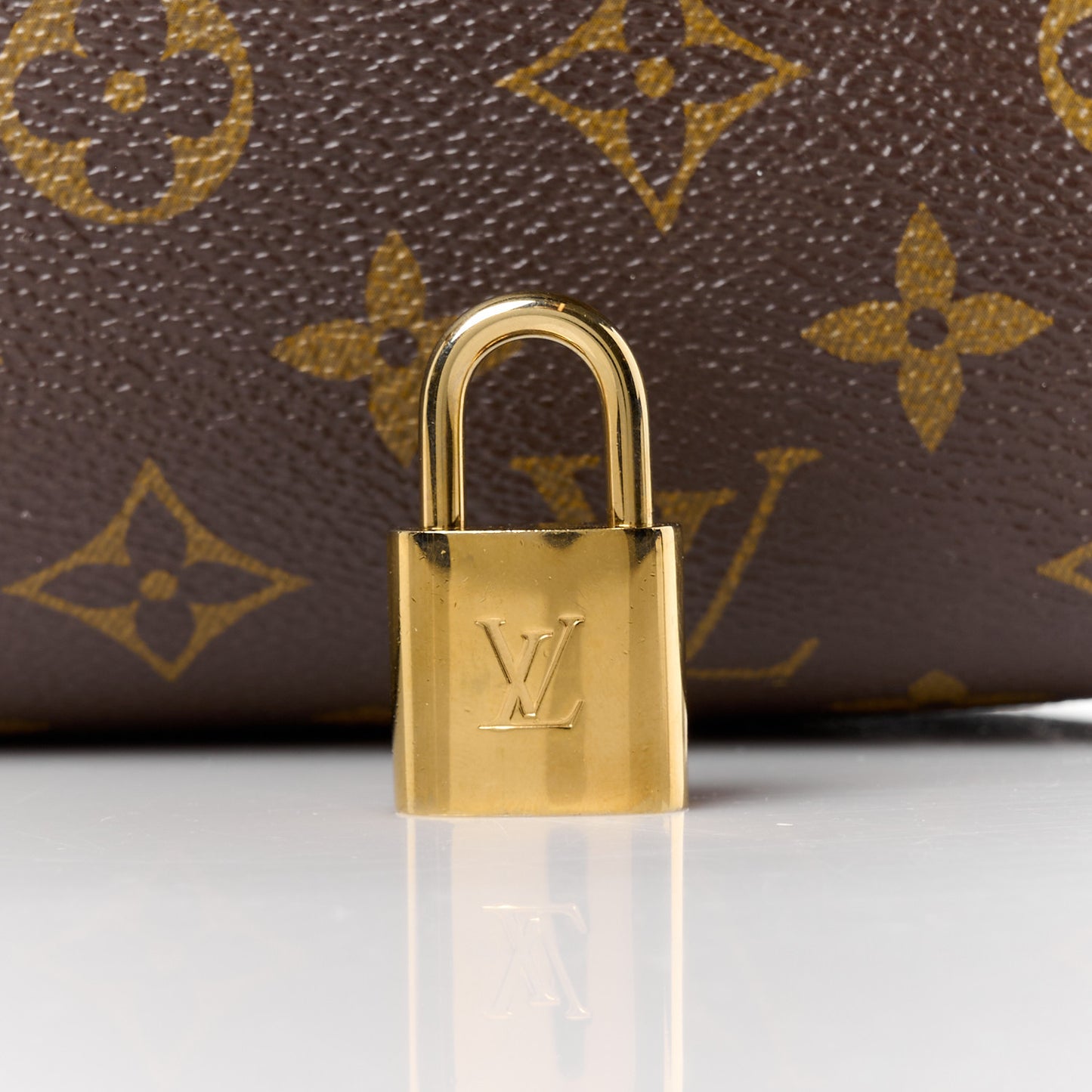 LOUIS VUITTON Monogram Speedy Bandouliere 25