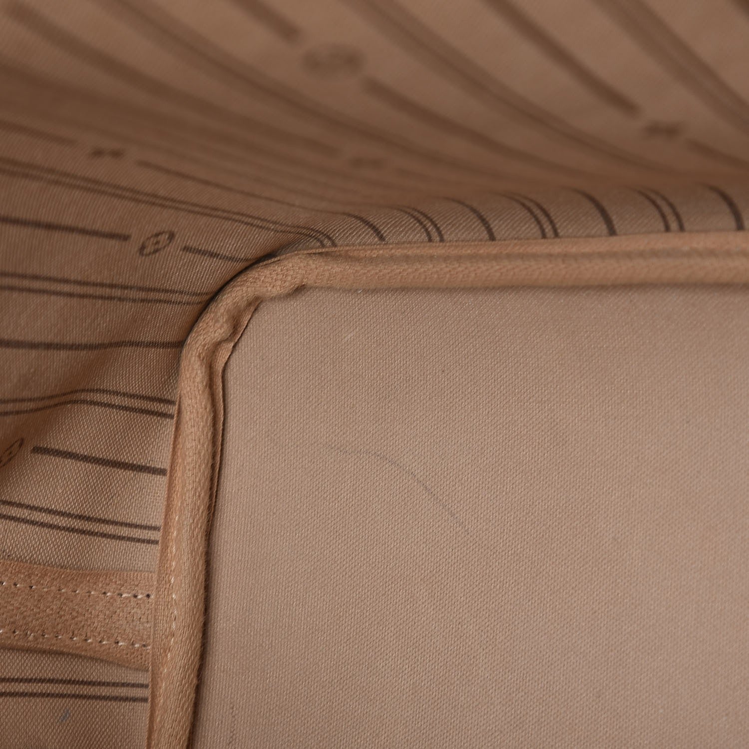 Louis Vuitton Monogram Neverfull MM 10 of 17