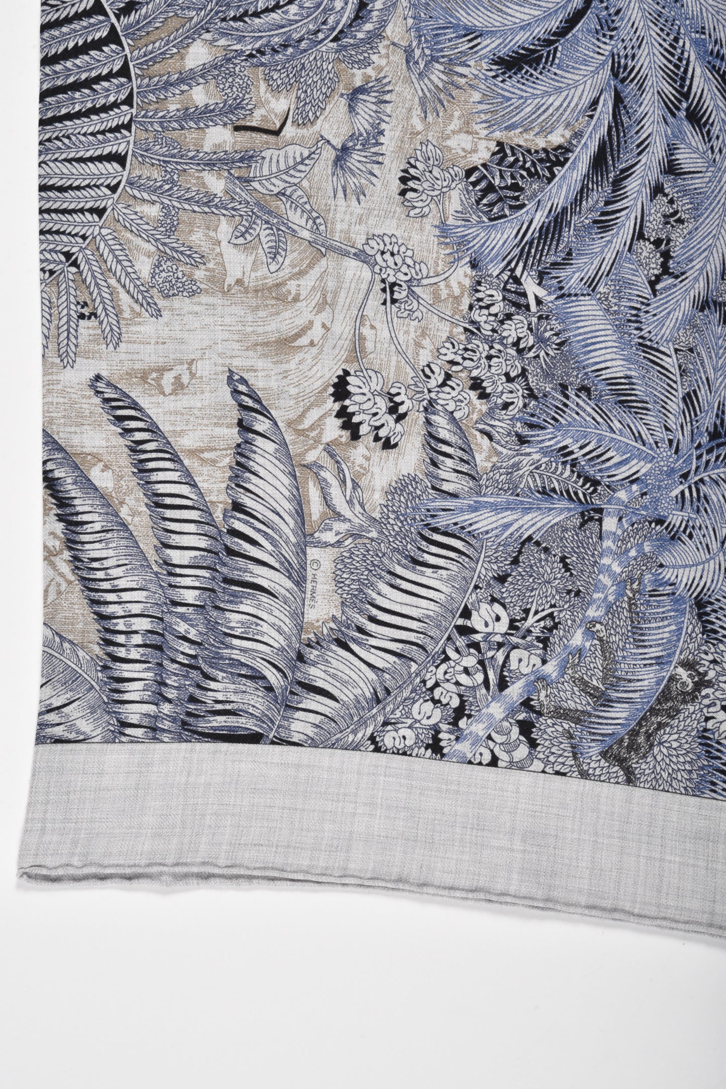 Cashmere Silk Faubourg Tropical Shawl 140 Gris Chine Encre