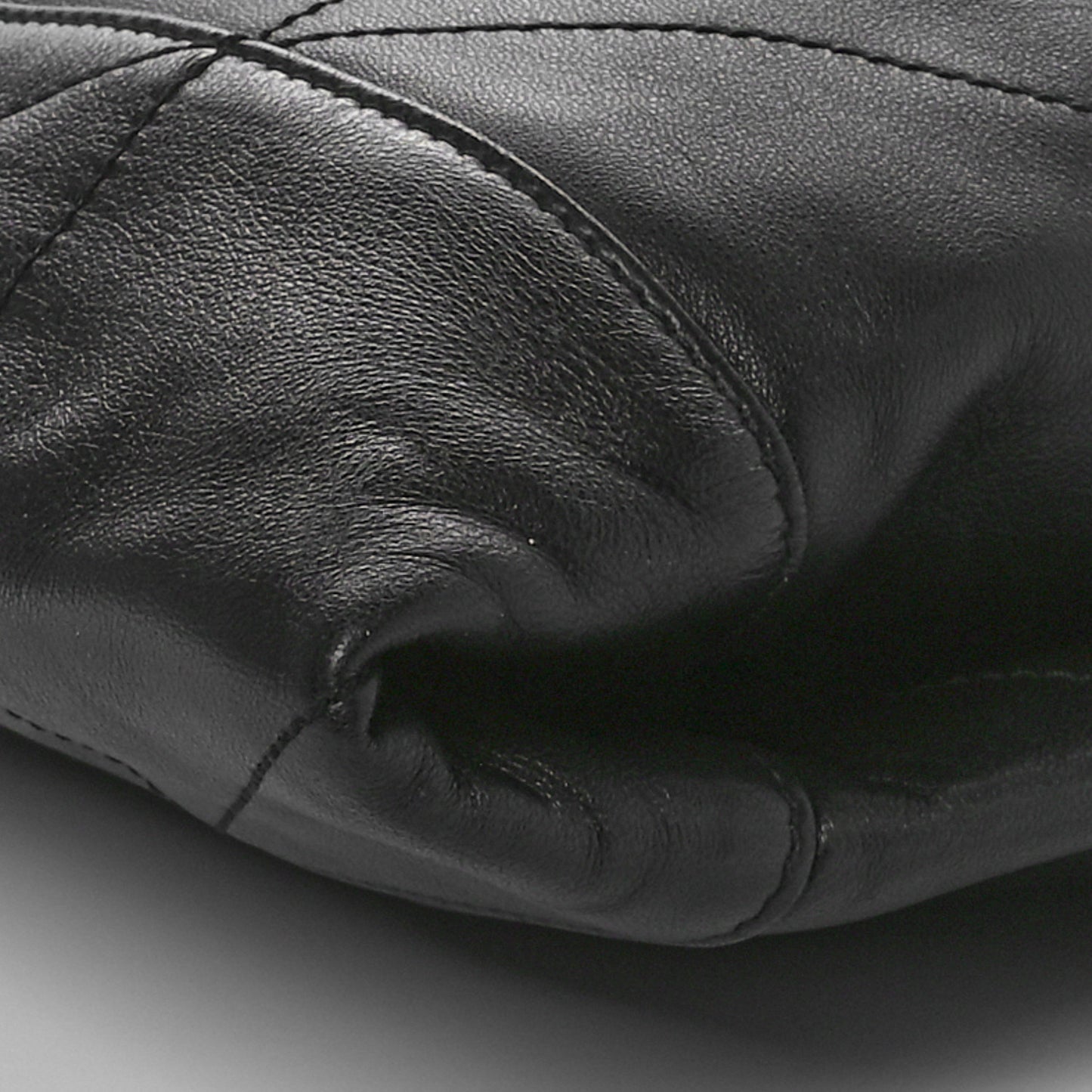 Lambskin Matelasse Monogram Medium Jamie 4.3 Pochon Black