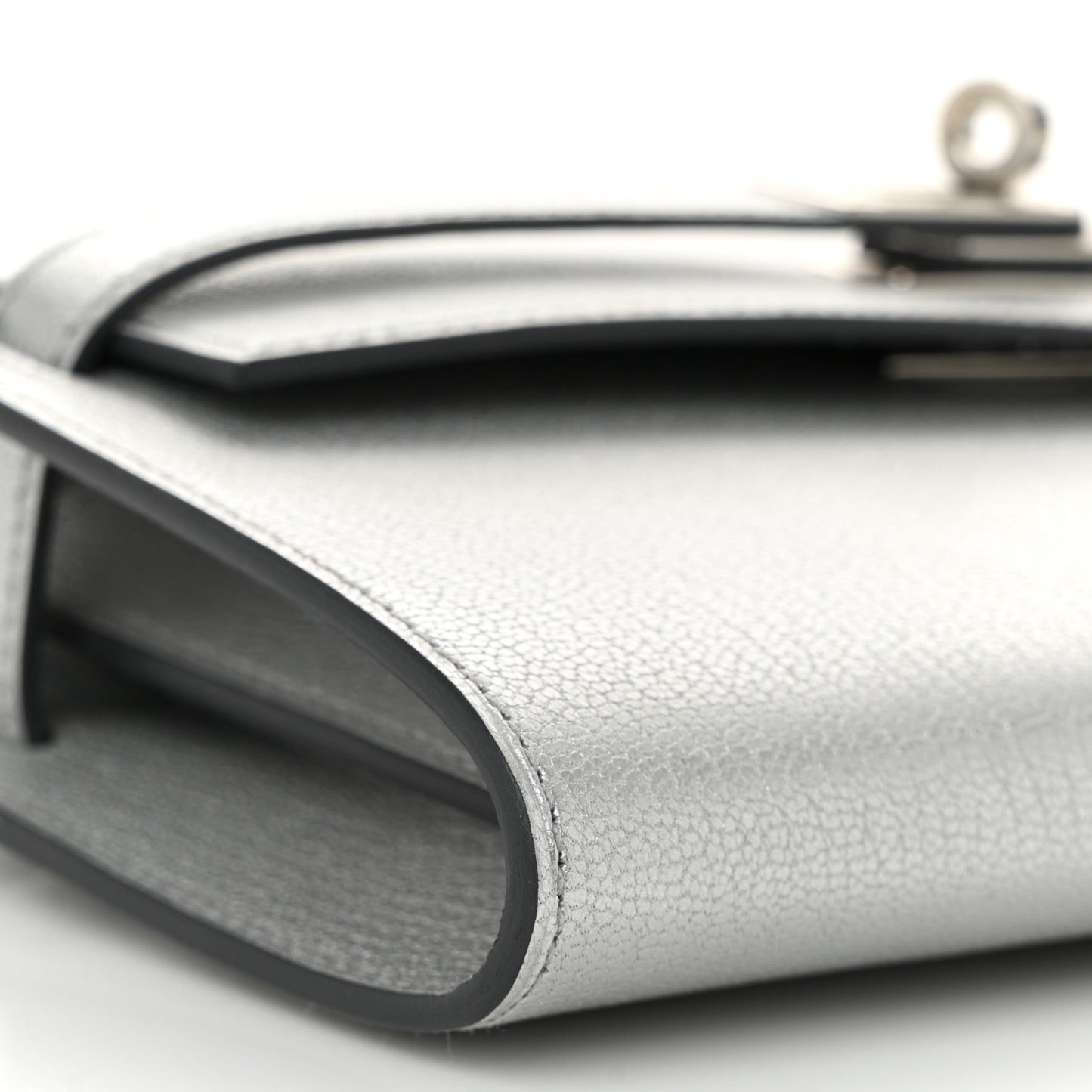 Metallic Chevre Chamkilight Kelly Wallet To Go Argent