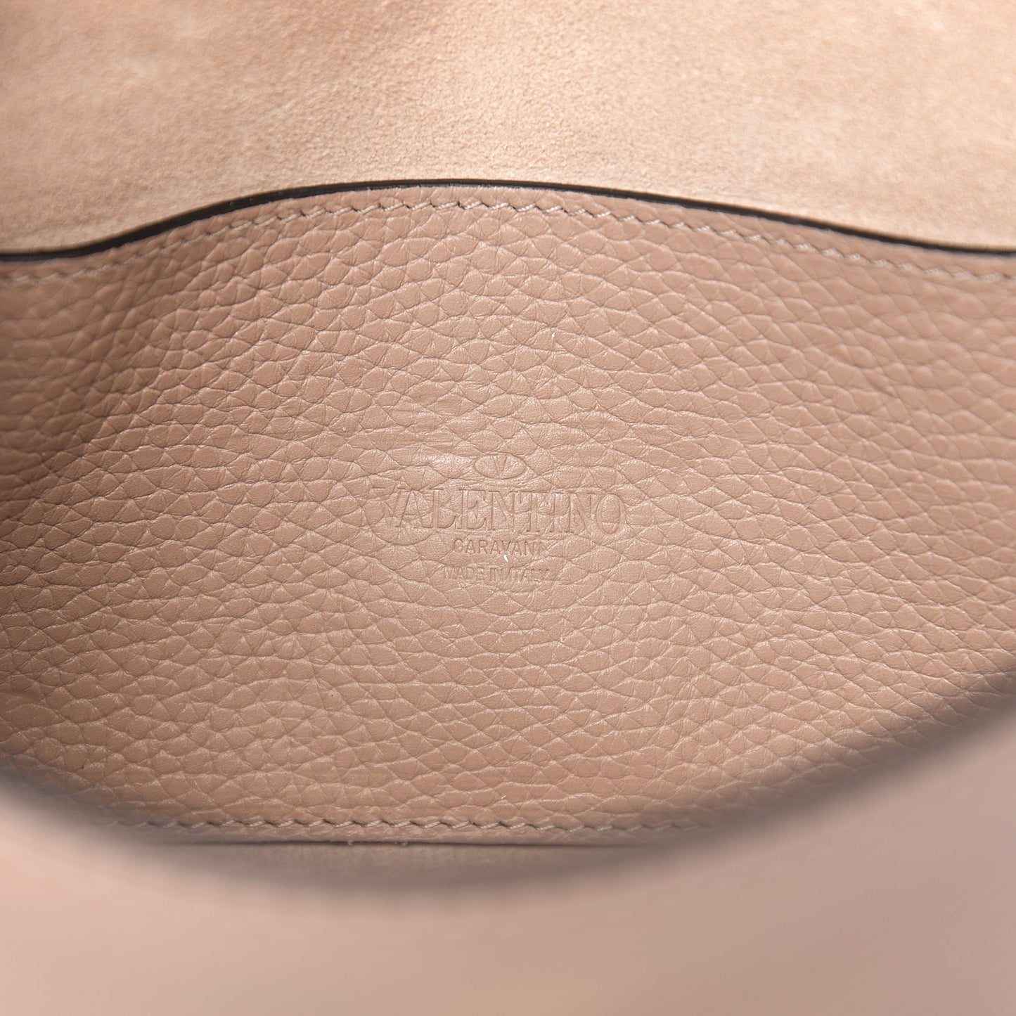 Pebbled Calfskin Medium Rockstud Flip Lock Crossbody Bag Poudre