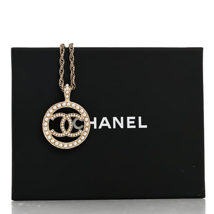 Chanel Pearl CC Round Pendant Necklace Gold 5 of 5