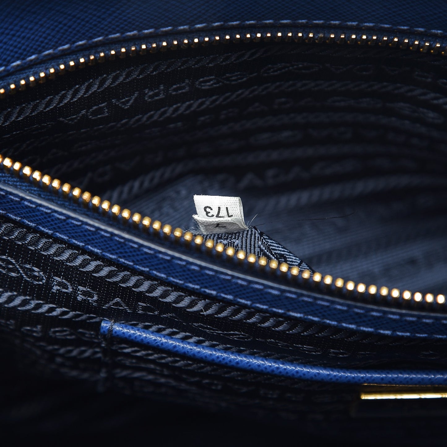 Saffiano Large Galleria Double Zip Tote Bluette