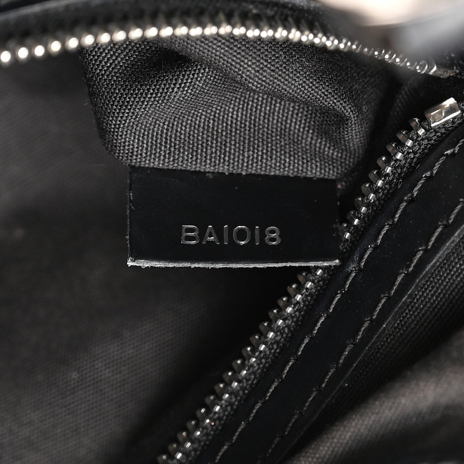 Louis Vuitton Epi Montaigne Sac Black 7 of 16